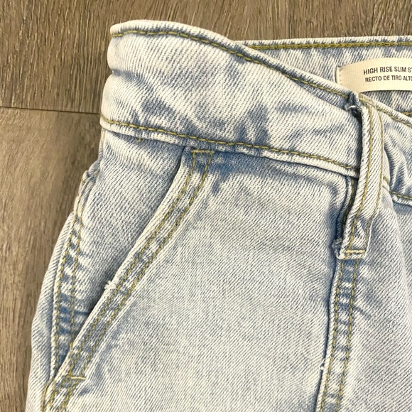 Universal Threads High Rise Slim Straight Denim         Size 10 (30R) - Picture 5 of 11